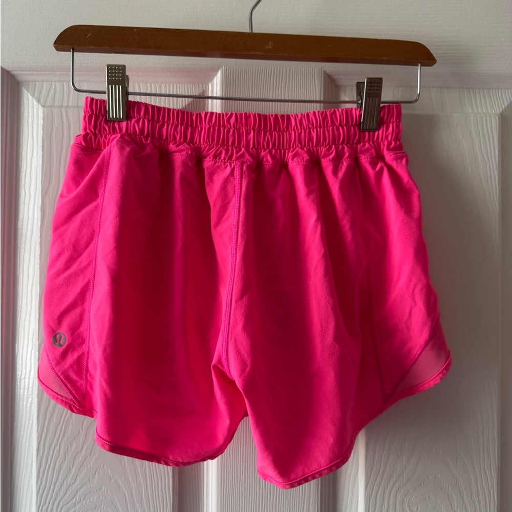 Lululemon Hotty Hot Low-Rise Lined Short 2.5”
Size: 4 Tall
Color: Sonic Pink